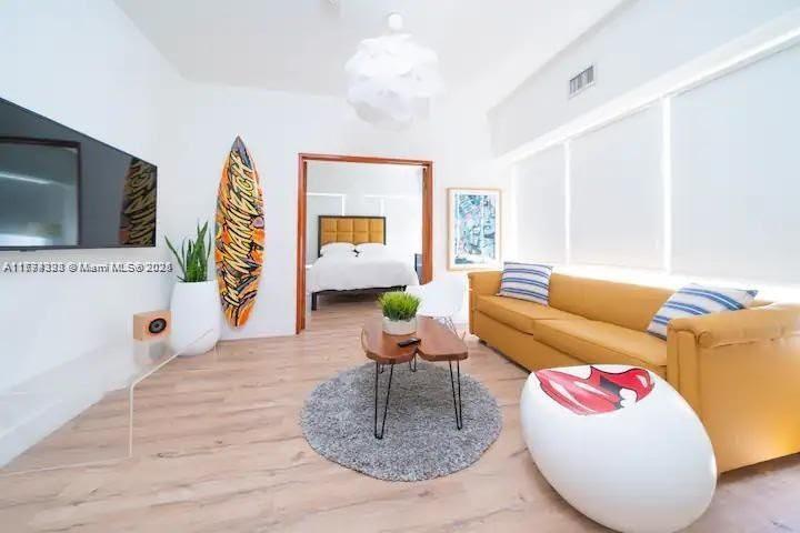 227 1st St in Miami Beach, FL - Building Photo