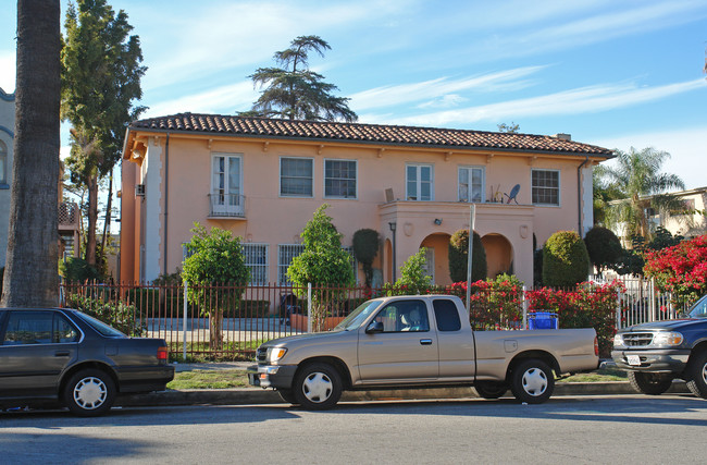 3050 W 15th St in Los Angeles, CA - Building Photo - Building Photo