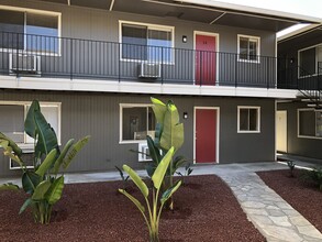 Jasmine Apartments in Yuba City, CA - Foto de edificio - Building Photo