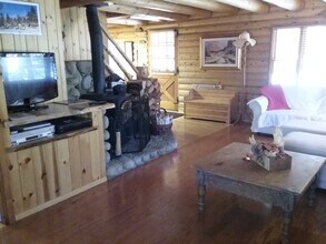 53750 Tollgate Rd in Idyllwild, CA - Building Photo - Building Photo
