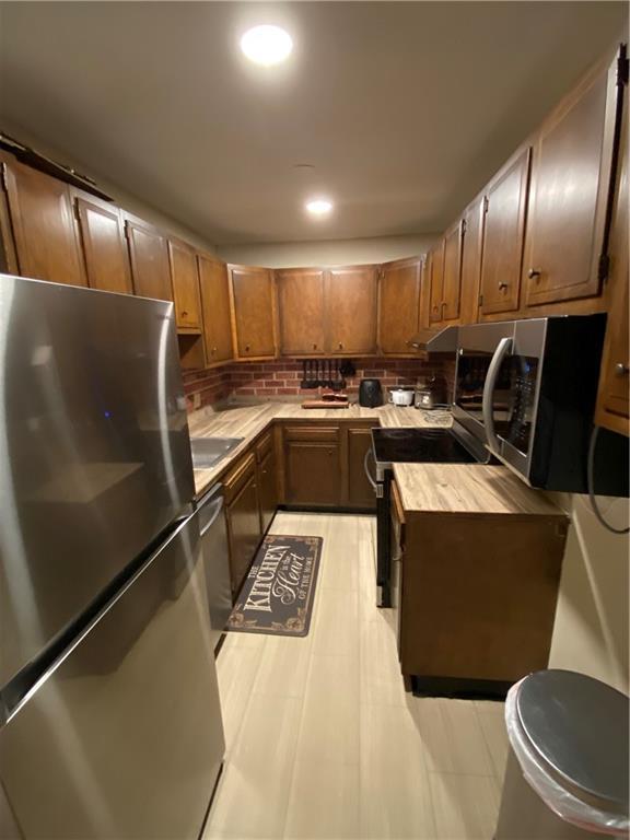 property at 5 Apple Valley Pkwy