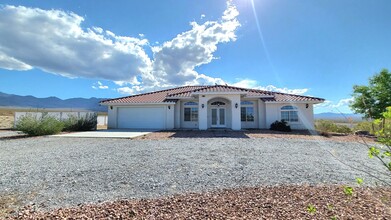 6181 Meadow Creek Ln in Pahrump, NV - Building Photo - Building Photo