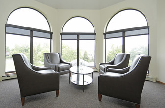 Hummingbird Cove Apartments in Plymouth, MN - Foto de edificio - Interior Photo