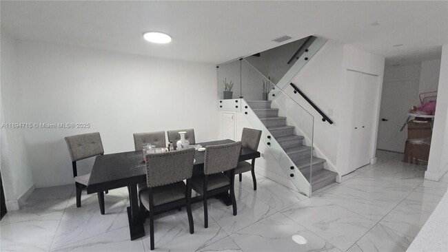 6100 W 26th Ct in Hialeah, FL - Foto de edificio - Building Photo