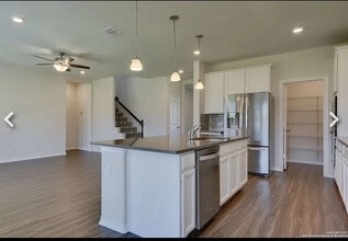 Room in House on Flatiron Clf in San Antonio, TX - Foto de edificio - Building Photo