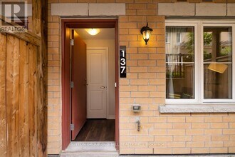 390-390 Hopewell Ave in Toronto, ON - Building Photo - Building Photo