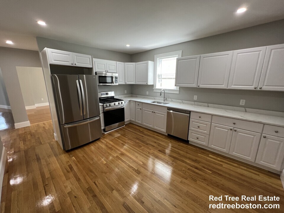 366 Highland Ave, Unit 3 in Somerville, MA - Building Photo