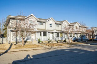 2295 1 St NE in Calgary, AB - Building Photo