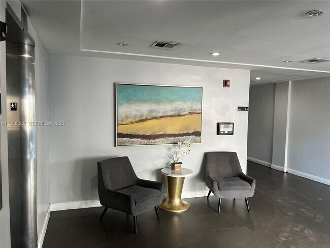 1300 Lincoln Rd in Miami Beach, FL - Foto de edificio - Building Photo