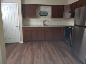 1080 N Highland Ave in Aurora, IL - Building Photo - Building Photo