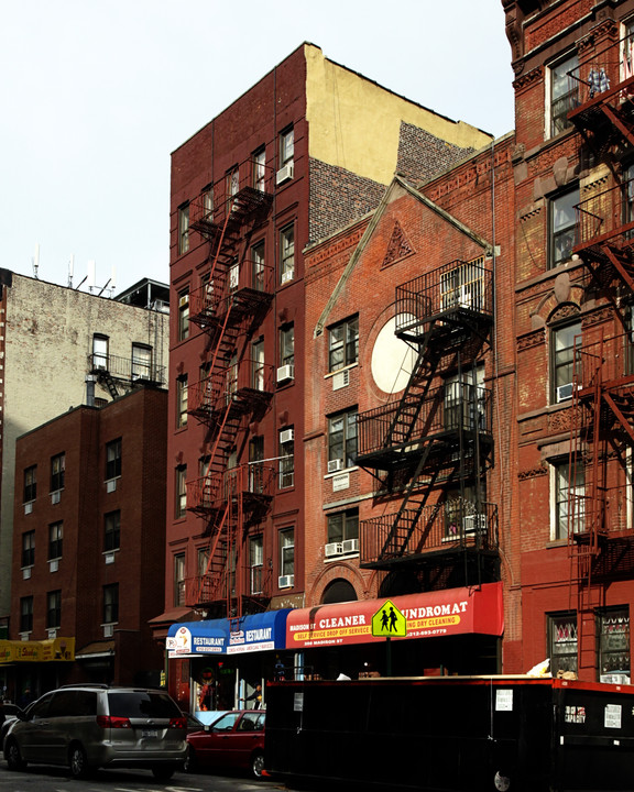 207 Madison St in New York, NY - Building Photo