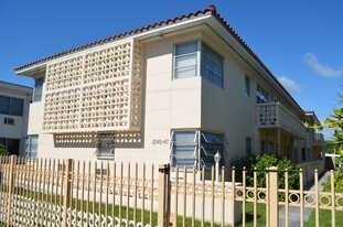 2045 Calais Dr in Miami Beach, FL - Building Photo