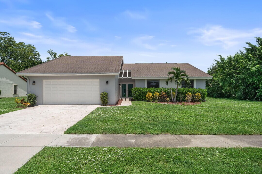 11371 Torchwood Ct in Wellington, FL - Building Photo