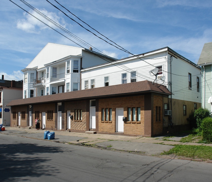 1017 Bleecker St in Utica, NY - Foto de edificio