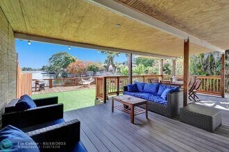2411 SW 58th Manor in Fort Lauderdale, FL - Foto de edificio - Building Photo