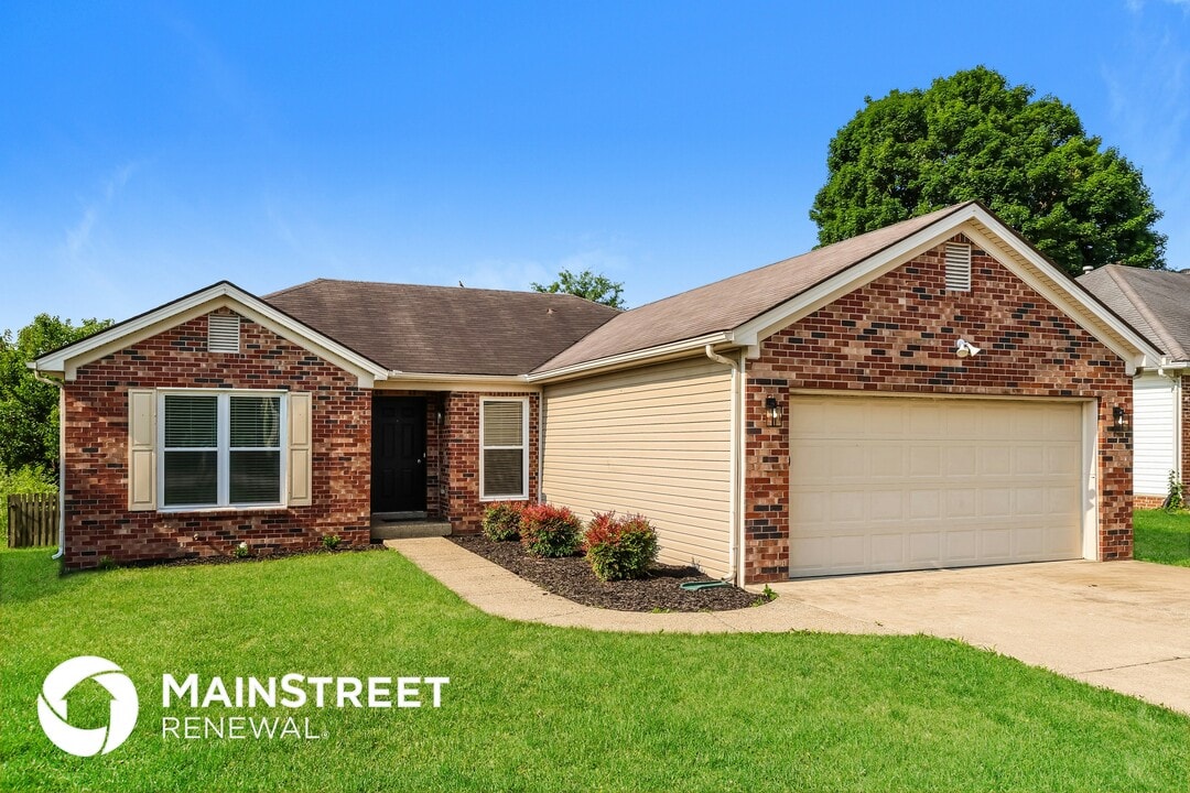 2045 Osprey Cove Dr in Shelbyville, KY - Building Photo