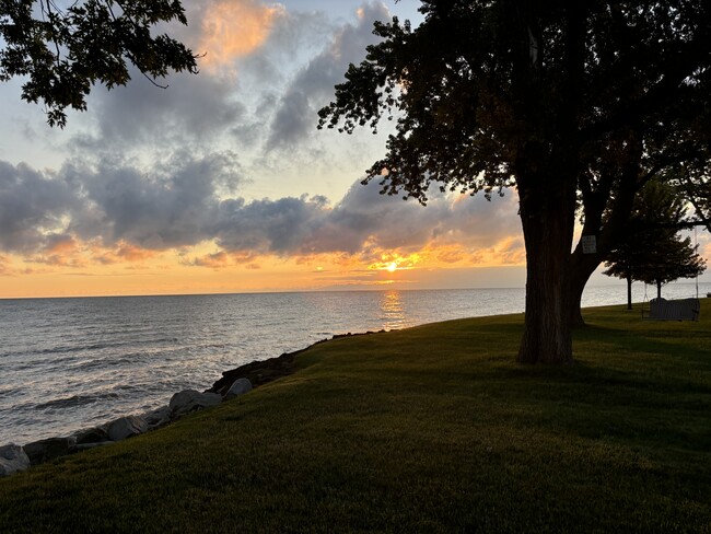 The Shore Club in Huron, OH - Foto de edificio - Building Photo