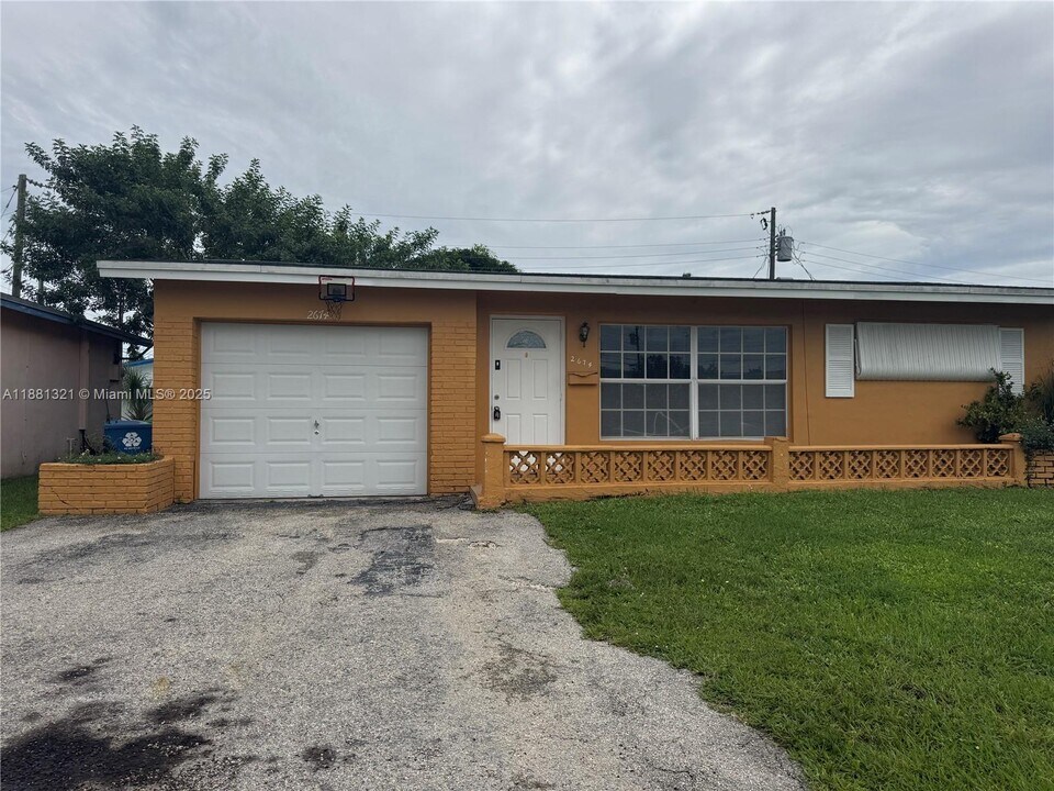 2674 NW 68th Way in Sunrise, FL - Building Photo