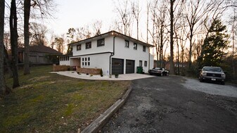 5755 Doncaster Dr in Charlotte, NC - Building Photo