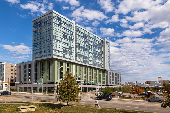 One Foundry Way in St. Louis, MO - Foto de edificio - Building Photo