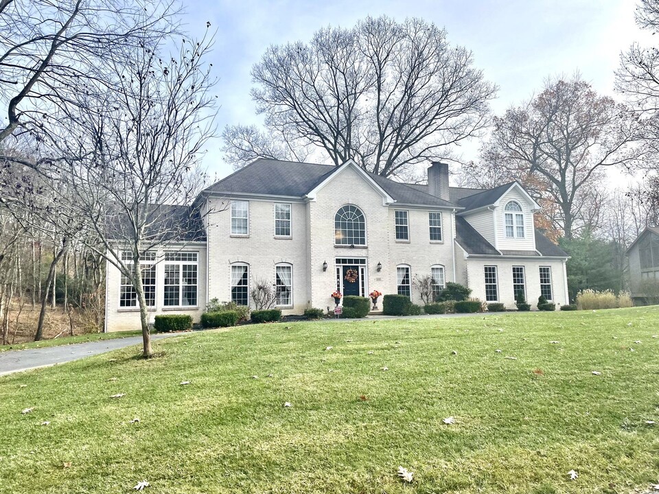 101 Fawn Meadow Ct in Pittsburgh, PA - Building Photo