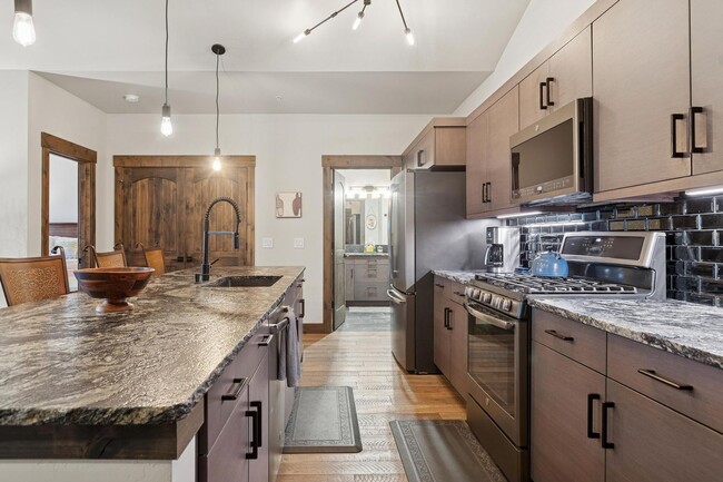 6207 Davos Ln in Whitefish, MT - Building Photo - Building Photo