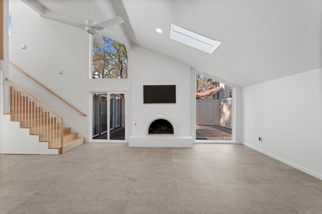 property at 2703 Crossvine Cir