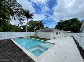 905 13th St N in Naples, FL - Building Photo