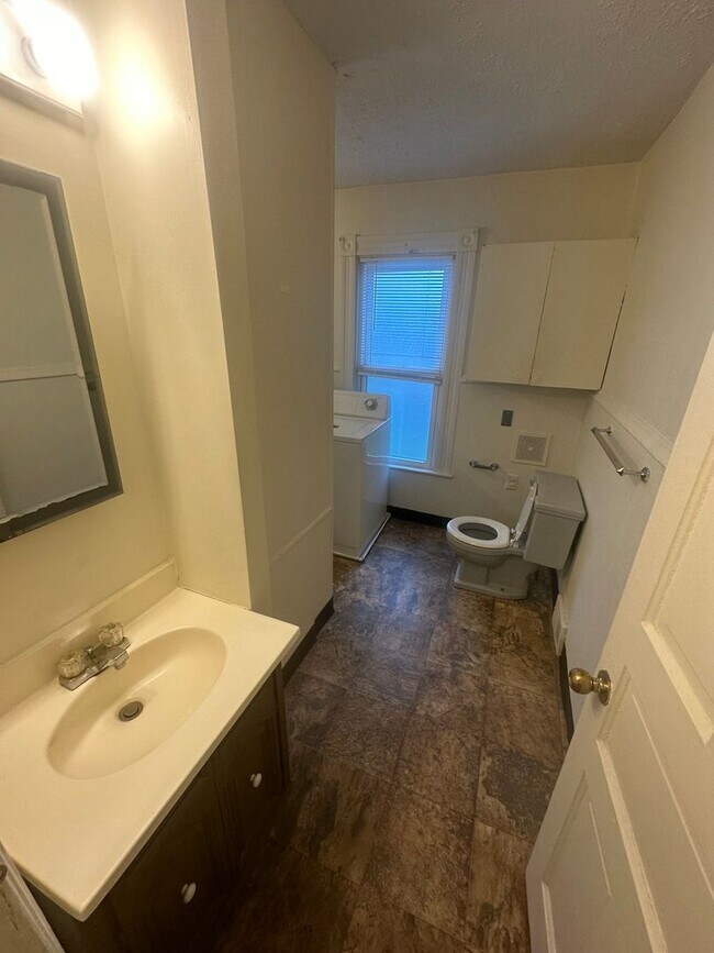 633 S Center St in Grove City, PA - Building Photo - Building Photo