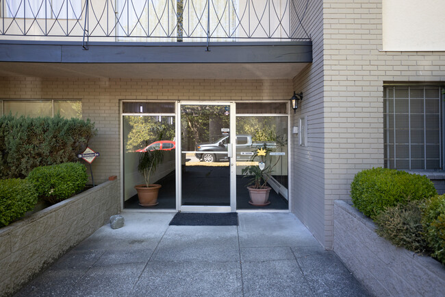 Vincent Manor in Vancouver, BC - Building Photo - Building Photo