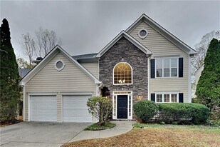 400 Manor Glen Dr in Suwanee, GA - Building Photo