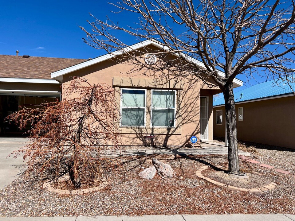 5753 Pinon Altos Rd NW in Albuquerque, NM - Building Photo