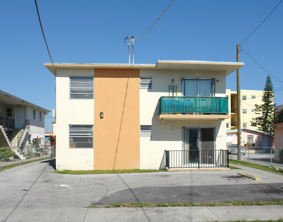 1637 SW 2nd St in Miami, FL - Building Photo