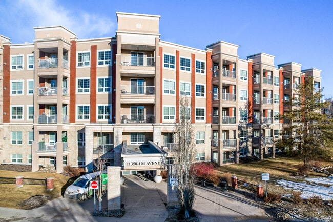 The Residences on 104th in Edmonton, AB - Building Photo - Building Photo