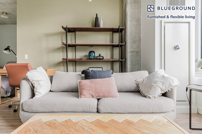 165 N Desplaines St, Unit FL10-ID1274 in Chicago, IL - Building Photo - Building Photo