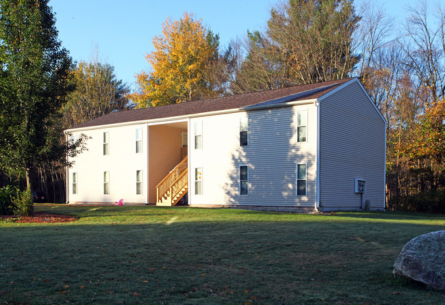 Juniper Hills in Charlton, MA - Foto de edificio - Building Photo