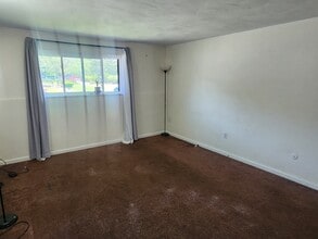 176 Maple Ave in Rutland, MA - Building Photo - Building Photo