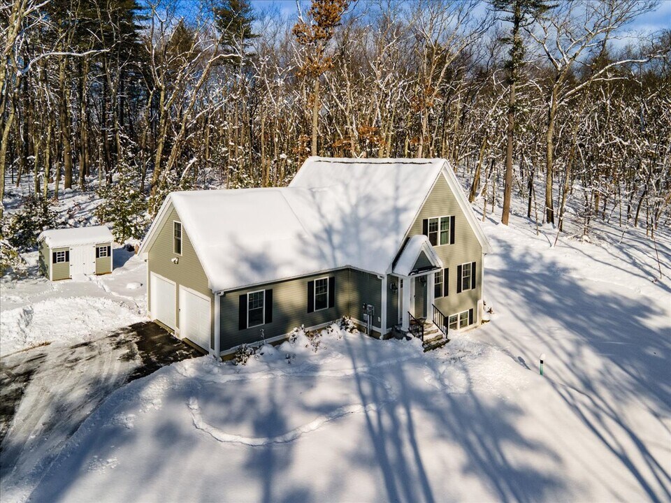 29 3rd St in Windham, NH - Building Photo