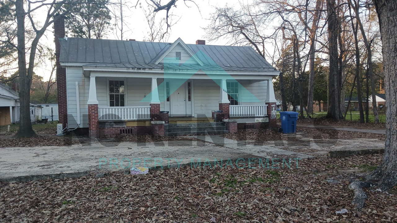305 N Parker St in Elm City, NC - Building Photo