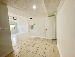 15591 SW 105th Terrace in Miami, FL - Building Photo - Building Photo