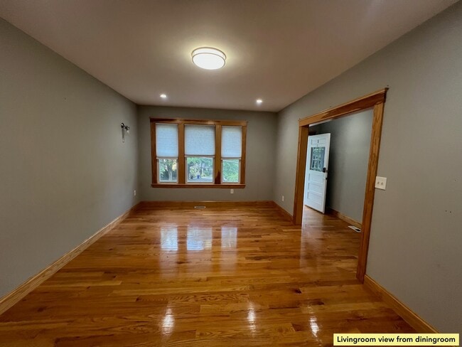 152 Winchester St, Unit 1 in Brookline, MA - Foto de edificio - Building Photo