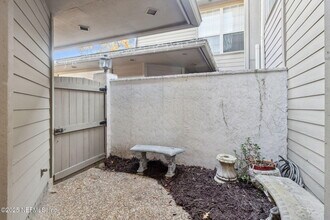 1138 Fromage Cir W in Jacksonville, FL - Building Photo - Building Photo