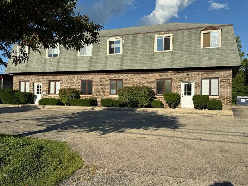 1725 N Farnsworth Ave in Aurora, IL - Building Photo