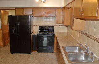 25740 Richards Ave in Euclid, OH - Building Photo