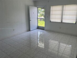 51 NE 204th St in Miami, FL - Building Photo - Building Photo