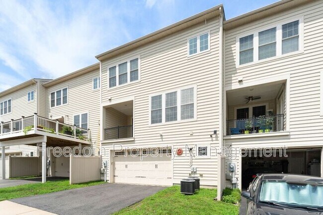 42524 Rowderbury Sq in Chantilly, VA - Building Photo - Building Photo