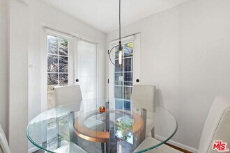 9820 Yoakum Dr in Beverly Hills, CA - Building Photo - Building Photo