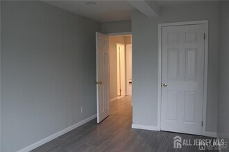 899 Green St in Iselin, NJ - Building Photo - Building Photo