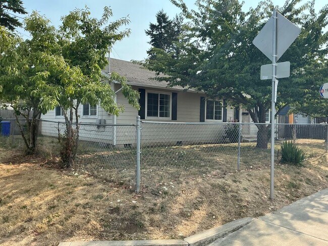 6332 SE Duke St in Portland, OR - Building Photo - Building Photo