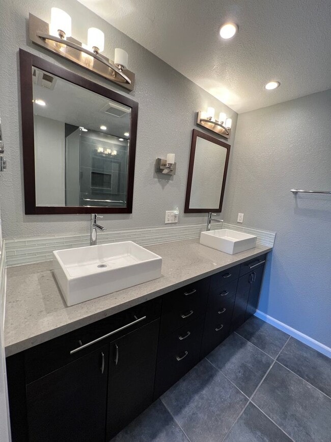 8456 Harlow Terrace in San Diego, CA - Foto de edificio - Building Photo
